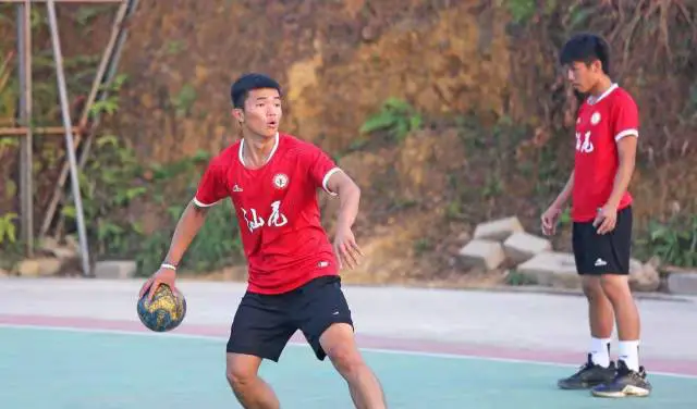 如何设计一套全面的篮球训练计划和策略_0